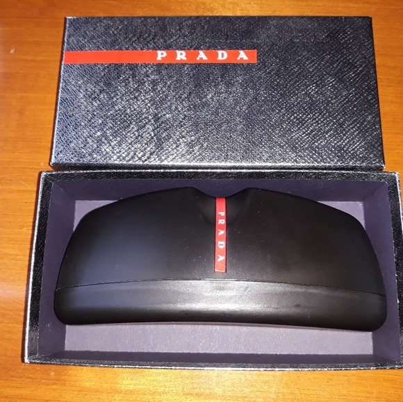 Authentic Prada Sunglasses SPS 03S POLARIZED. SIZE 57. MATTE BLACK. - Picture 4 of 6